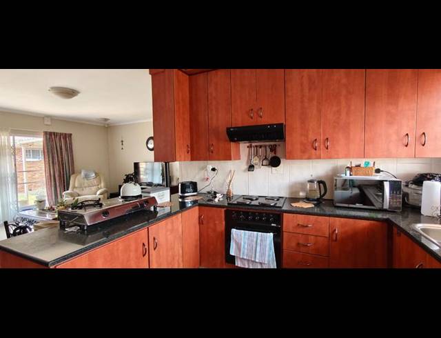 2 BEDROOM TOWNHOUSE FOR SALE IN BRENTWOOD PARK